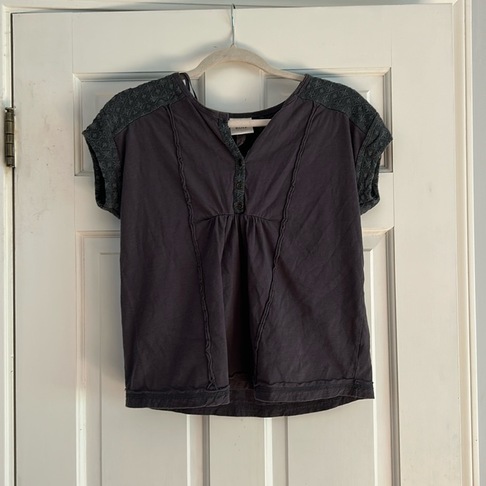 Knox rose grey cap sleeve shirt